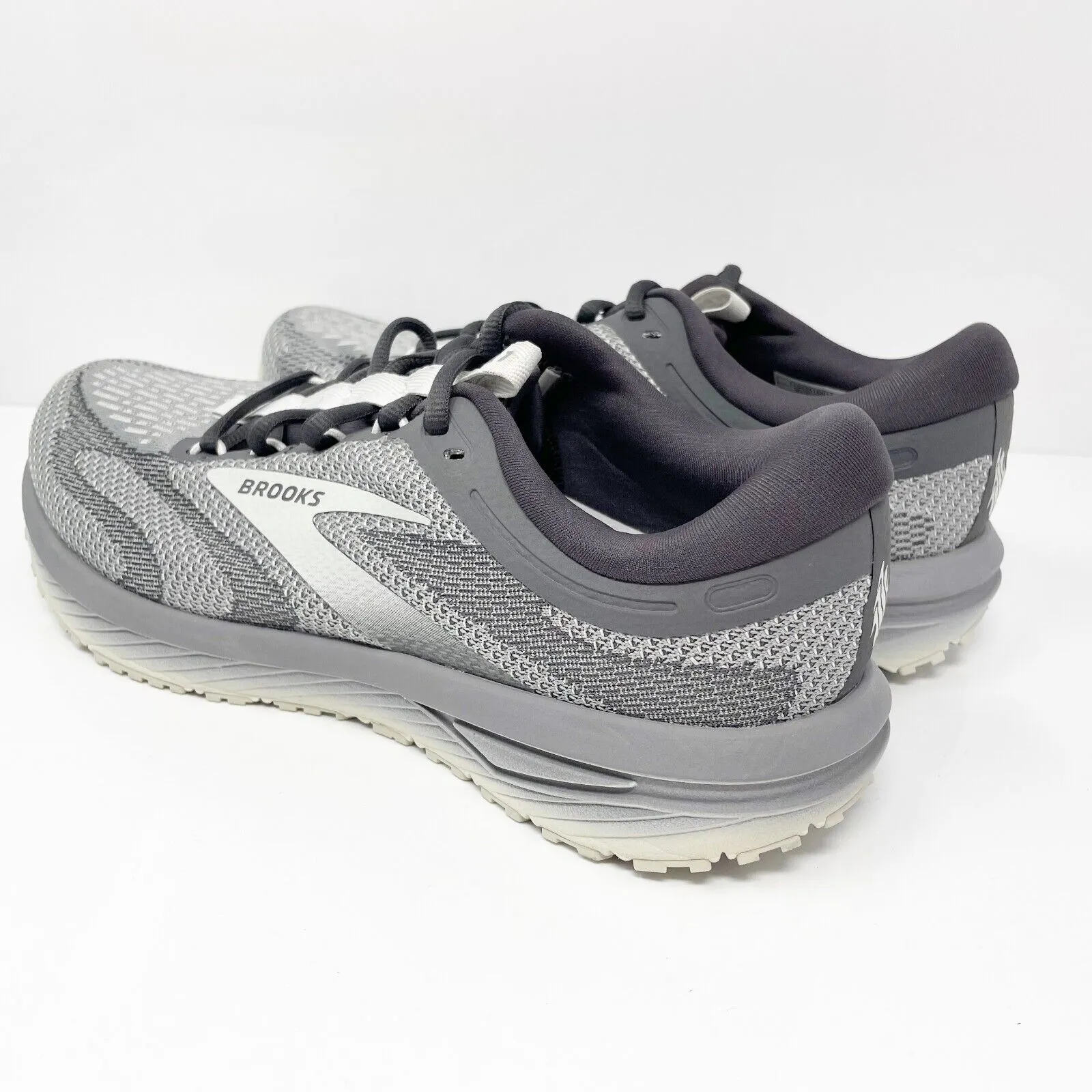 Brooks Mens Revel 7 1104351D014 Gray Running Shoes Sneakers Size 9.5 D