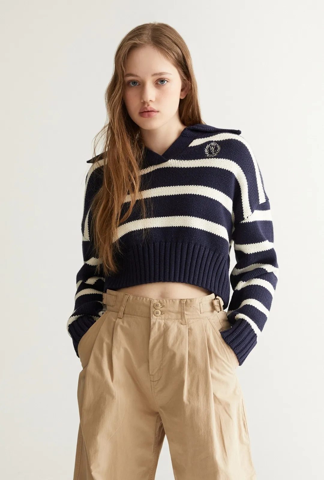 WHO.A.U  |Emblem Stripe Collar Pullover (2Colors)  WHKAD2391F