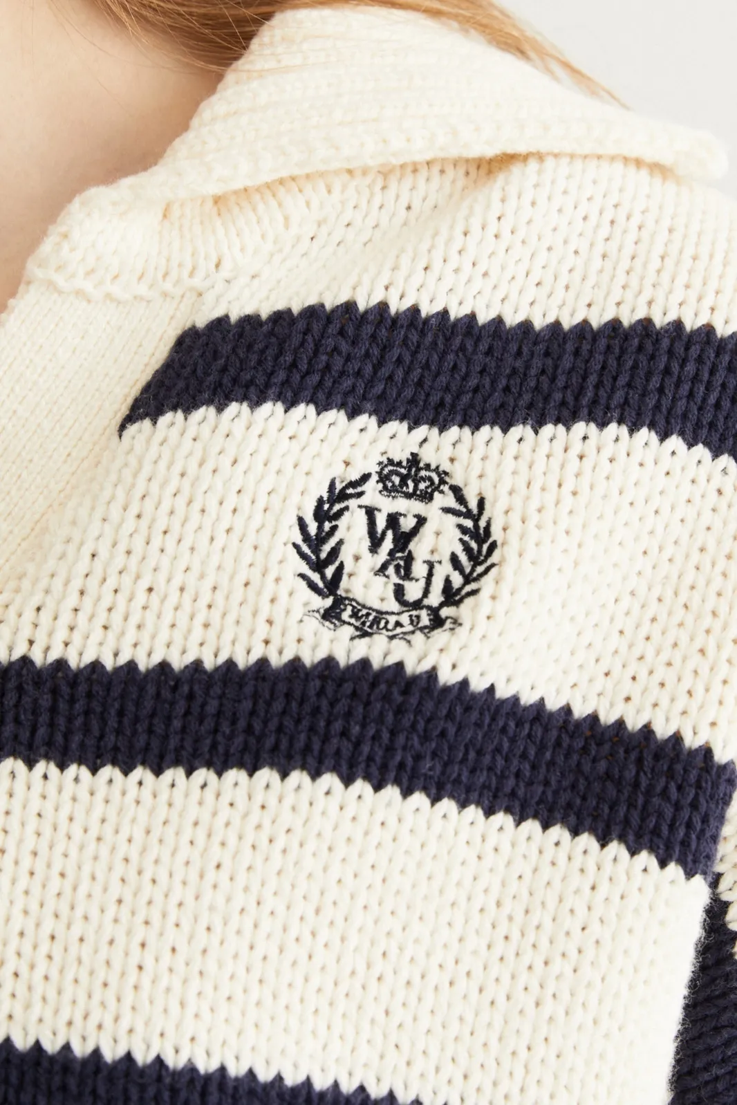 WHO.A.U  |Emblem Stripe Collar Pullover (2Colors)  WHKAD2391F